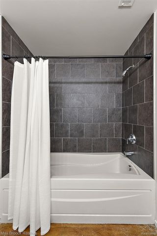 333 E PARENT Avenue 41, Royal Oak, MI 48067
