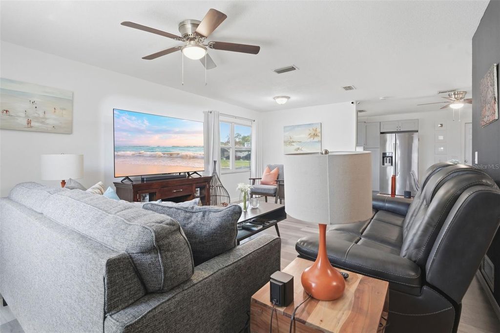 Image 6 of property listing at 3415 CHERRY LANE, Orlando, FL 32808