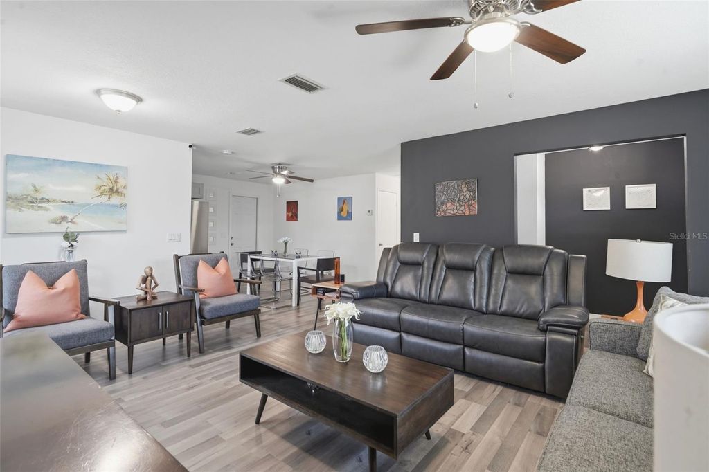 Image 7 of property listing at 3415 CHERRY LANE, Orlando, FL 32808