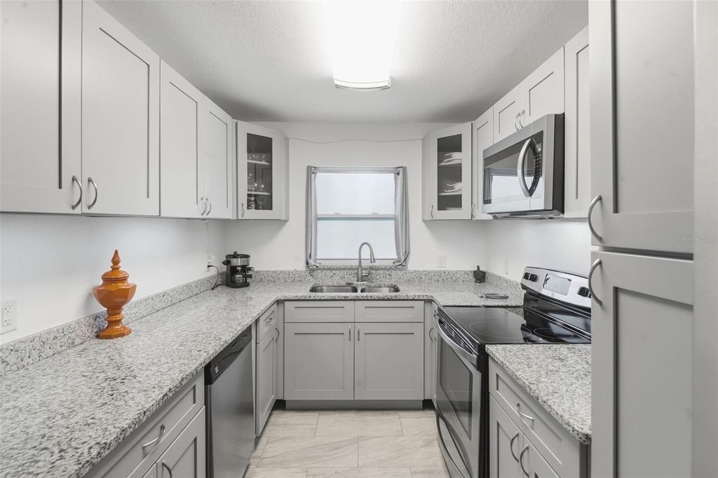 Image 8 of property listing at 3415 CHERRY LANE, Orlando, FL 32808