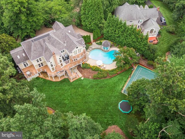 1236 TOTTENHAM CT, Reston, VA 20194