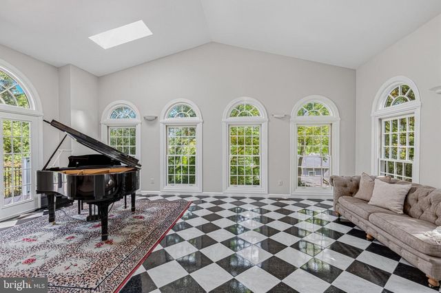 1236 TOTTENHAM CT, Reston, VA 20194
