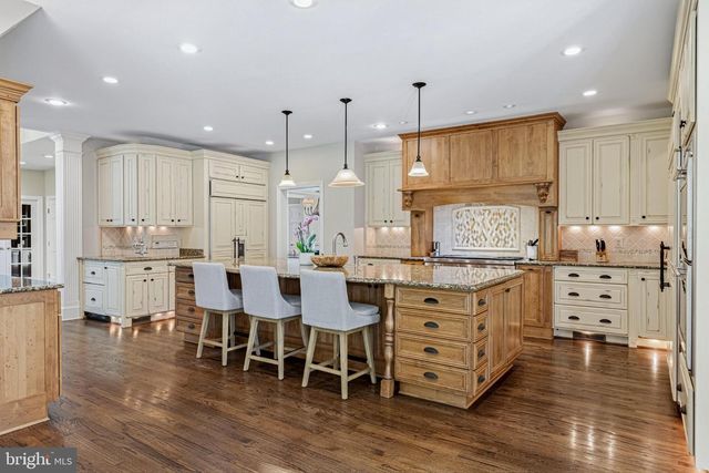 1236 TOTTENHAM CT, Reston, VA 20194