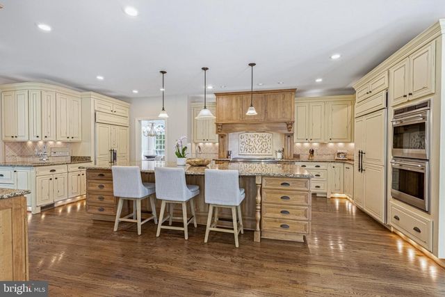 1236 TOTTENHAM CT, Reston, VA 20194