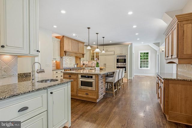 1236 TOTTENHAM CT, Reston, VA 20194