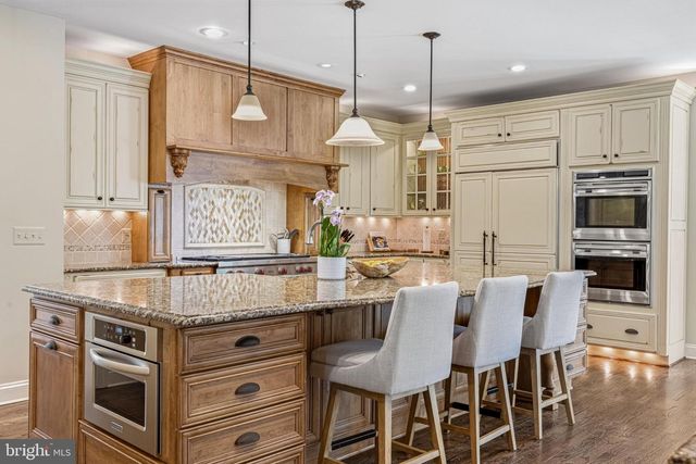 1236 TOTTENHAM CT, Reston, VA 20194