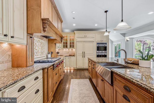 1236 TOTTENHAM CT, Reston, VA 20194