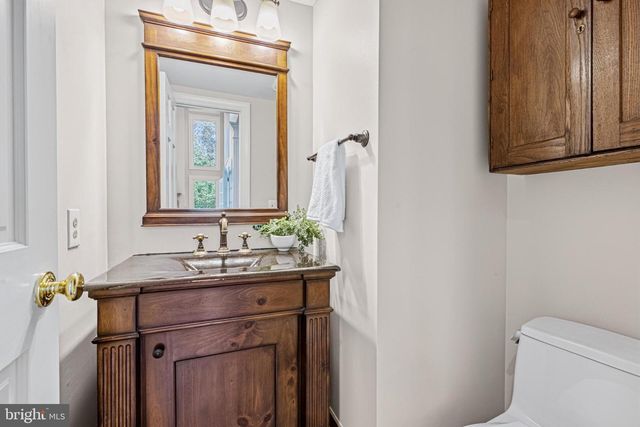 1236 TOTTENHAM CT, Reston, VA 20194