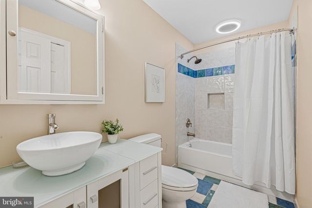 1236 TOTTENHAM CT, Reston, VA 20194