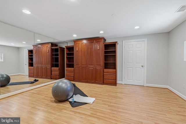 1236 TOTTENHAM CT, Reston, VA 20194