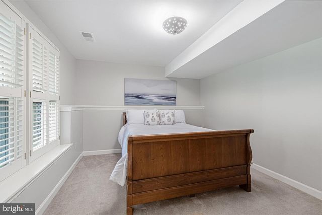 1236 TOTTENHAM CT, Reston, VA 20194