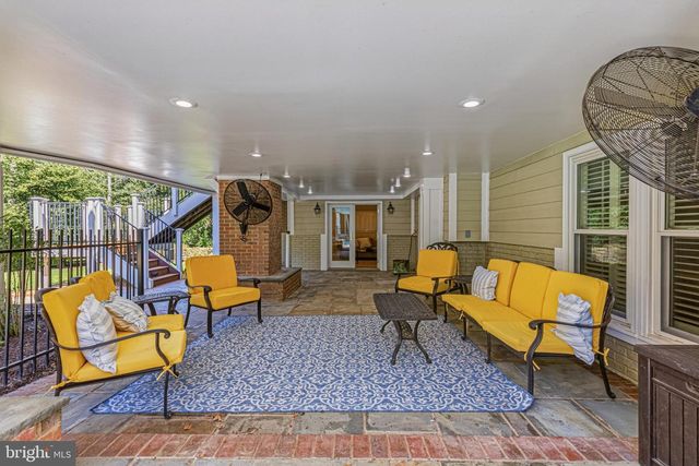 1236 TOTTENHAM CT, Reston, VA 20194