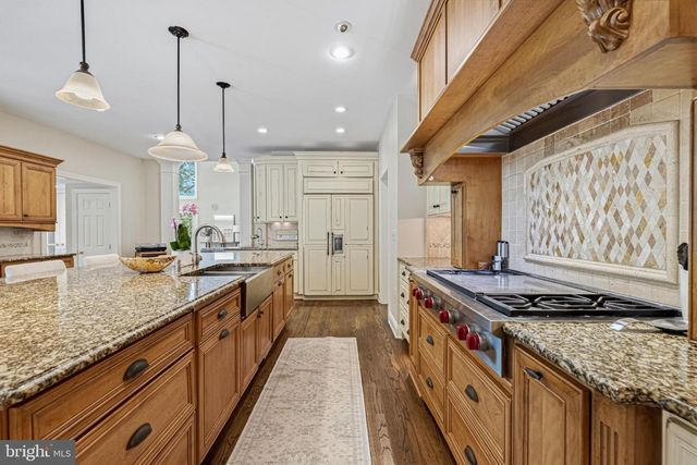 1236 TOTTENHAM CT, Reston, VA 20194