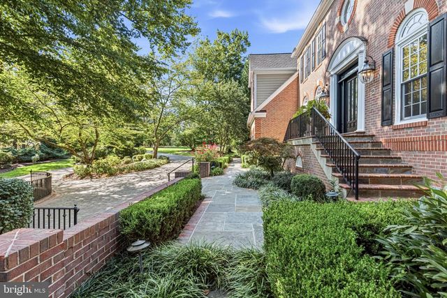 1236 TOTTENHAM CT, Reston, VA 20194