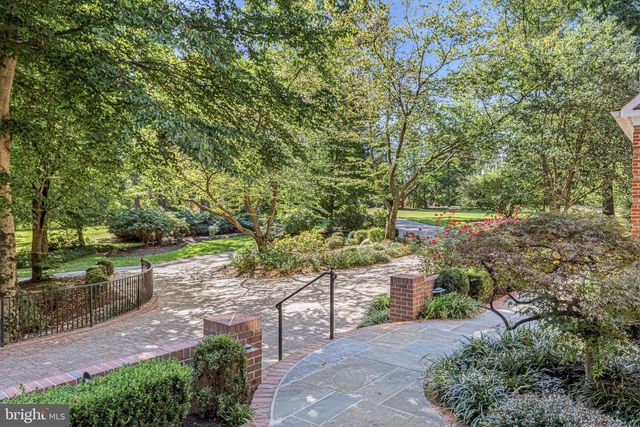 1236 TOTTENHAM CT, Reston, VA 20194