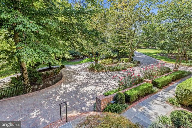 1236 TOTTENHAM CT, Reston, VA 20194