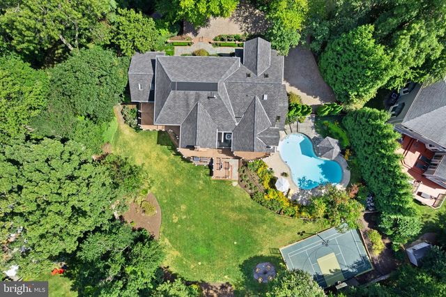 1236 TOTTENHAM CT, Reston, VA 20194
