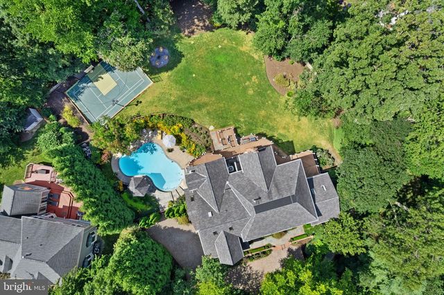 1236 TOTTENHAM CT, Reston, VA 20194