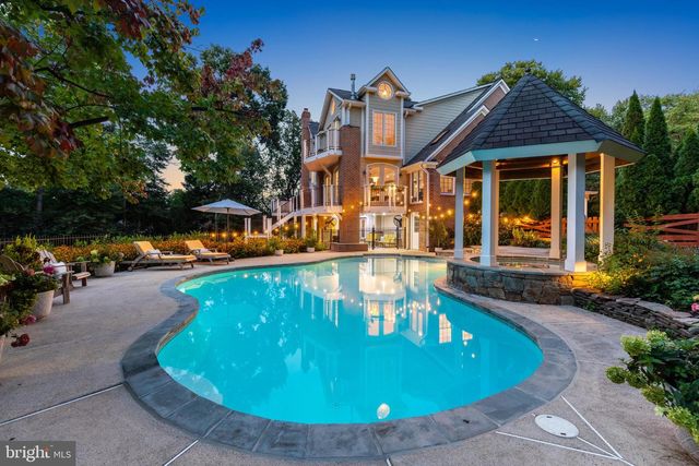 1236 TOTTENHAM CT, Reston, VA 20194