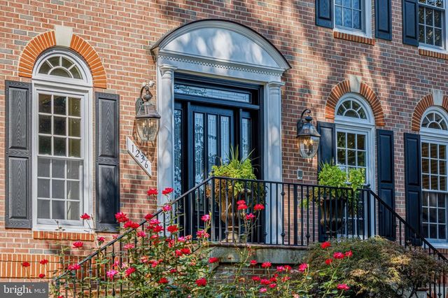 1236 TOTTENHAM CT, Reston, VA 20194