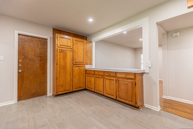 4722 NEWCOME DR, San Antonio, TX 78229