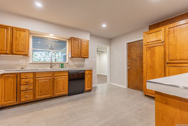 4722 NEWCOME DR, San Antonio, TX 78229