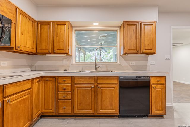 4722 NEWCOME DR, San Antonio, TX 78229