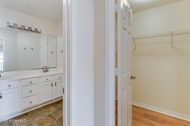 3612 Miles Lane, Ocean Springs, MS 39564