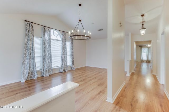 3612 Miles Lane, Ocean Springs, MS 39564