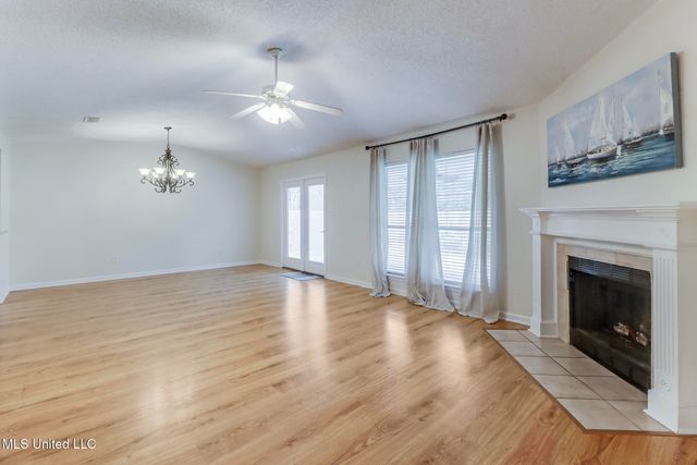 3612 Miles Lane, Ocean Springs, MS 39564