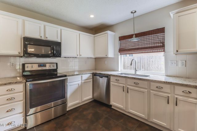 3612 Miles Lane, Ocean Springs, MS 39564