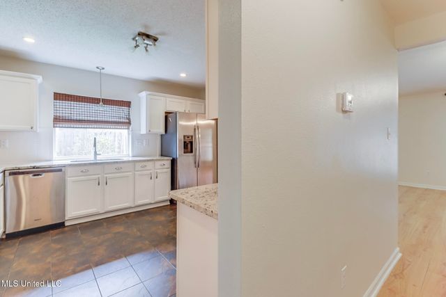 3612 Miles Lane, Ocean Springs, MS 39564