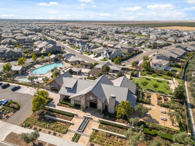 855 Wishon Avenue W, Madera, CA 93636