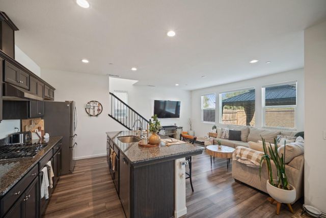 855 Wishon Avenue W, Madera, CA 93636