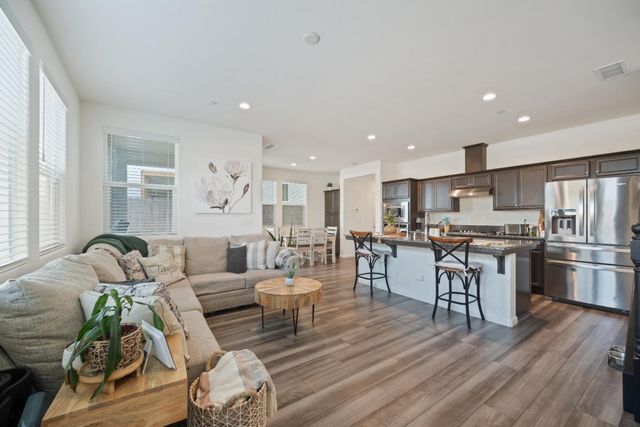 855 Wishon Avenue W, Madera, CA 93636