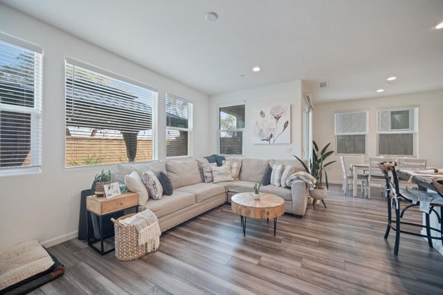 855 Wishon Avenue W, Madera, CA 93636