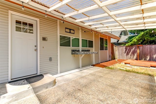 32206 27th Avenue SW, Federal Way, WA 98023