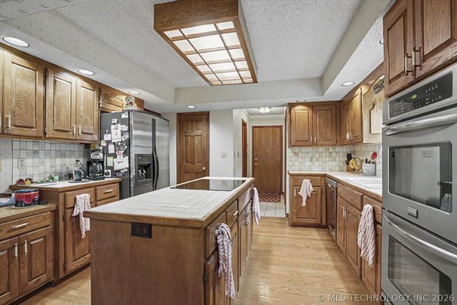 33591 Oak Park Drive, Wagoner, OK 74467