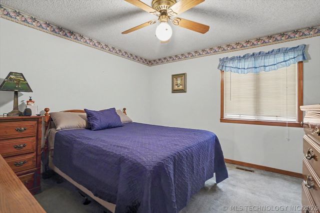 33591 Oak Park Drive, Wagoner, OK 74467