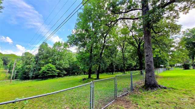 33591 Oak Park Drive, Wagoner, OK 74467