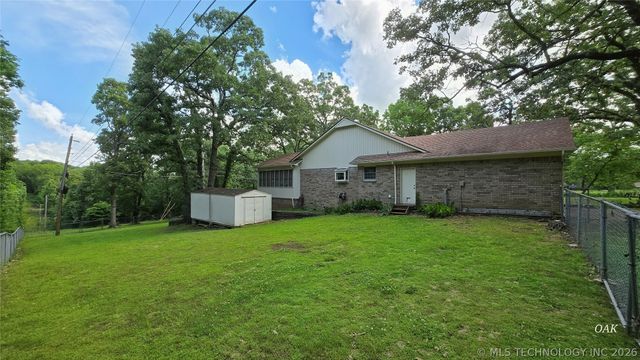 33591 Oak Park Drive, Wagoner, OK 74467