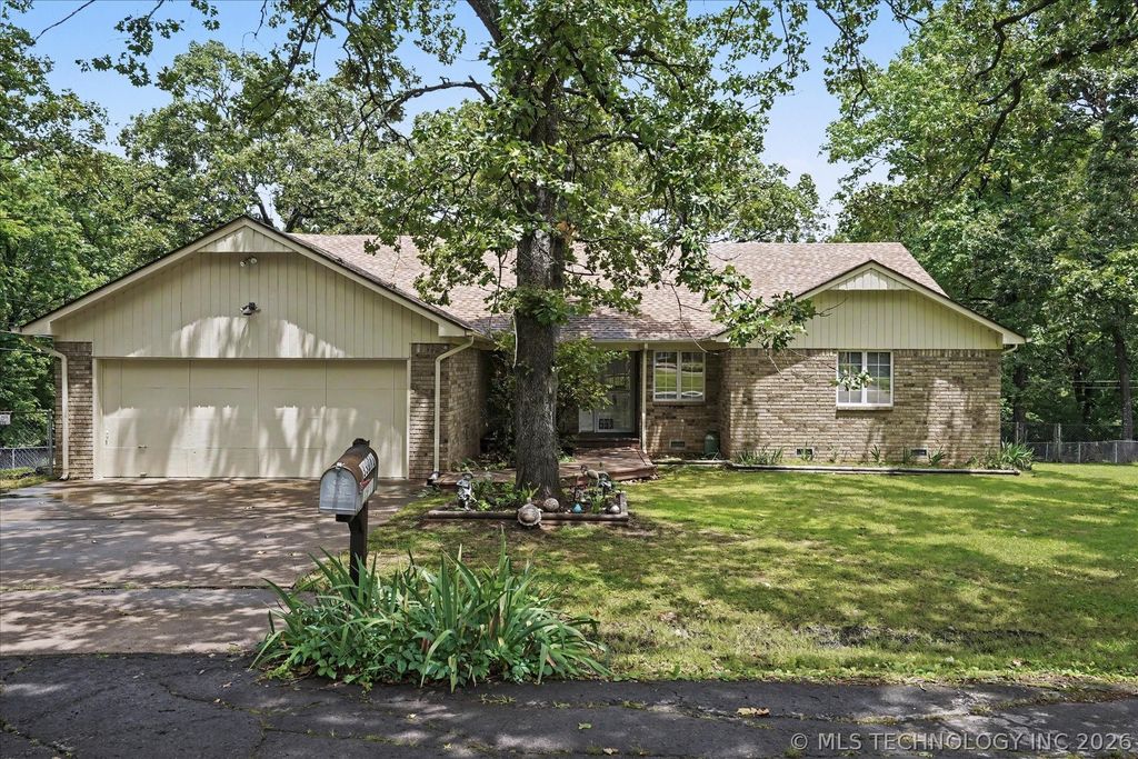 33591 Oak Park Drive, Wagoner, OK 74467