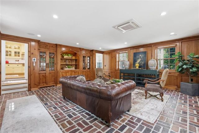1217 W 58th Street, Kansas City, MO 64113