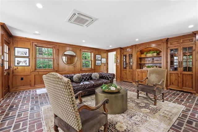 1217 W 58th Street, Kansas City, MO 64113