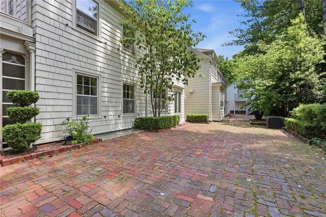 1217 W 58th Street, Kansas City, MO 64113