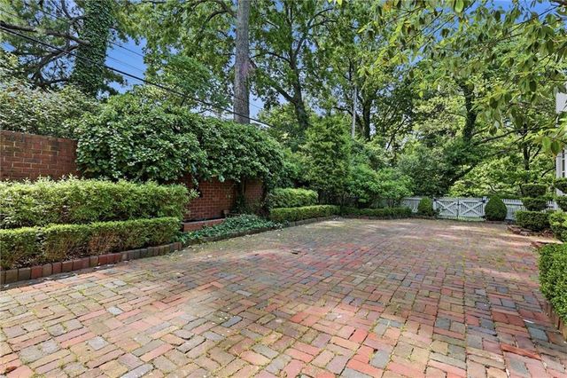 1217 W 58th Street, Kansas City, MO 64113