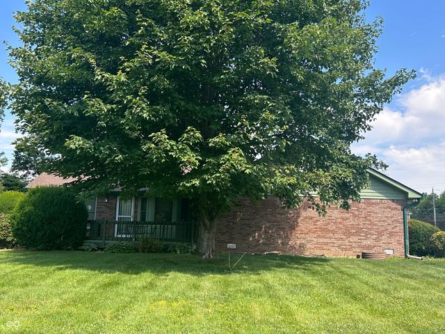 810 N Bluff Road, Greenwood, IN 46142
