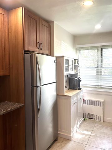 324 Post Avenue 9F, Westbury, NY 11590