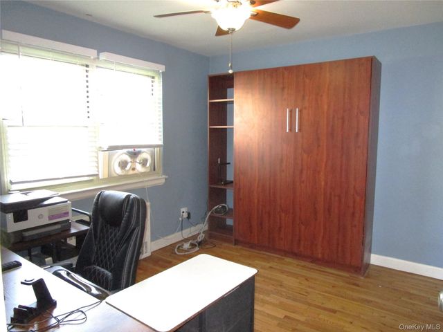 324 Post Avenue 9F, Westbury, NY 11590