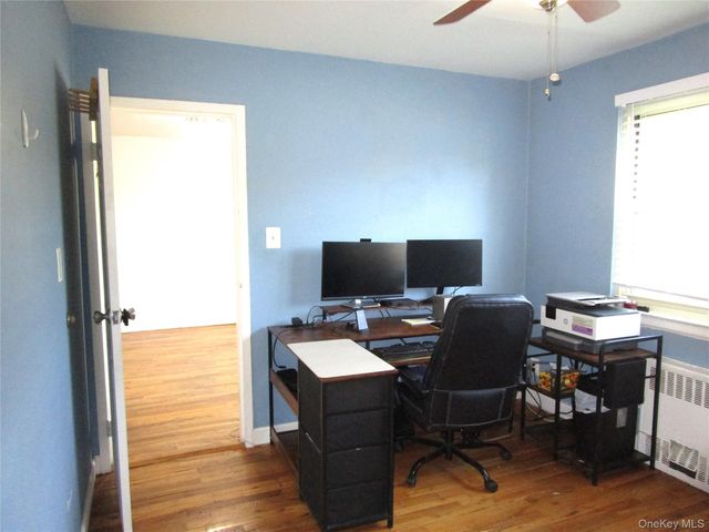 324 Post Avenue 9F, Westbury, NY 11590